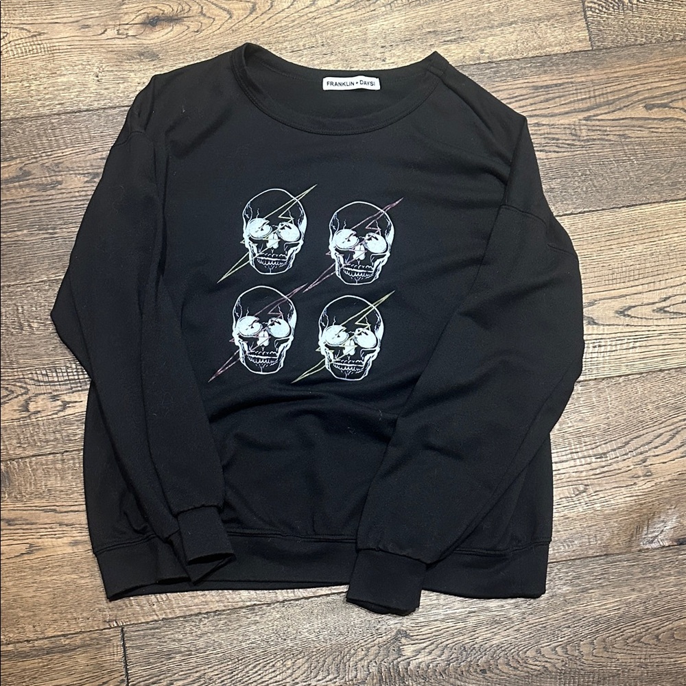 Black Skull Design Women's Sweatshirt